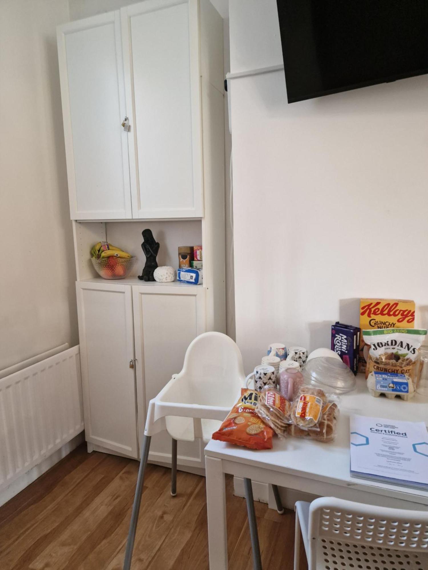 Ostello Aunty Katie'S House, Ni Tourist Board Certified & Located On The Main Oldpark Road To Belfast, With Free Continental Breakfast & Free Ultra Fast Sky Internet, Free Sky Sports & Free Sky Cinema, Self-Check In After 10Pm Gmt Esterno foto