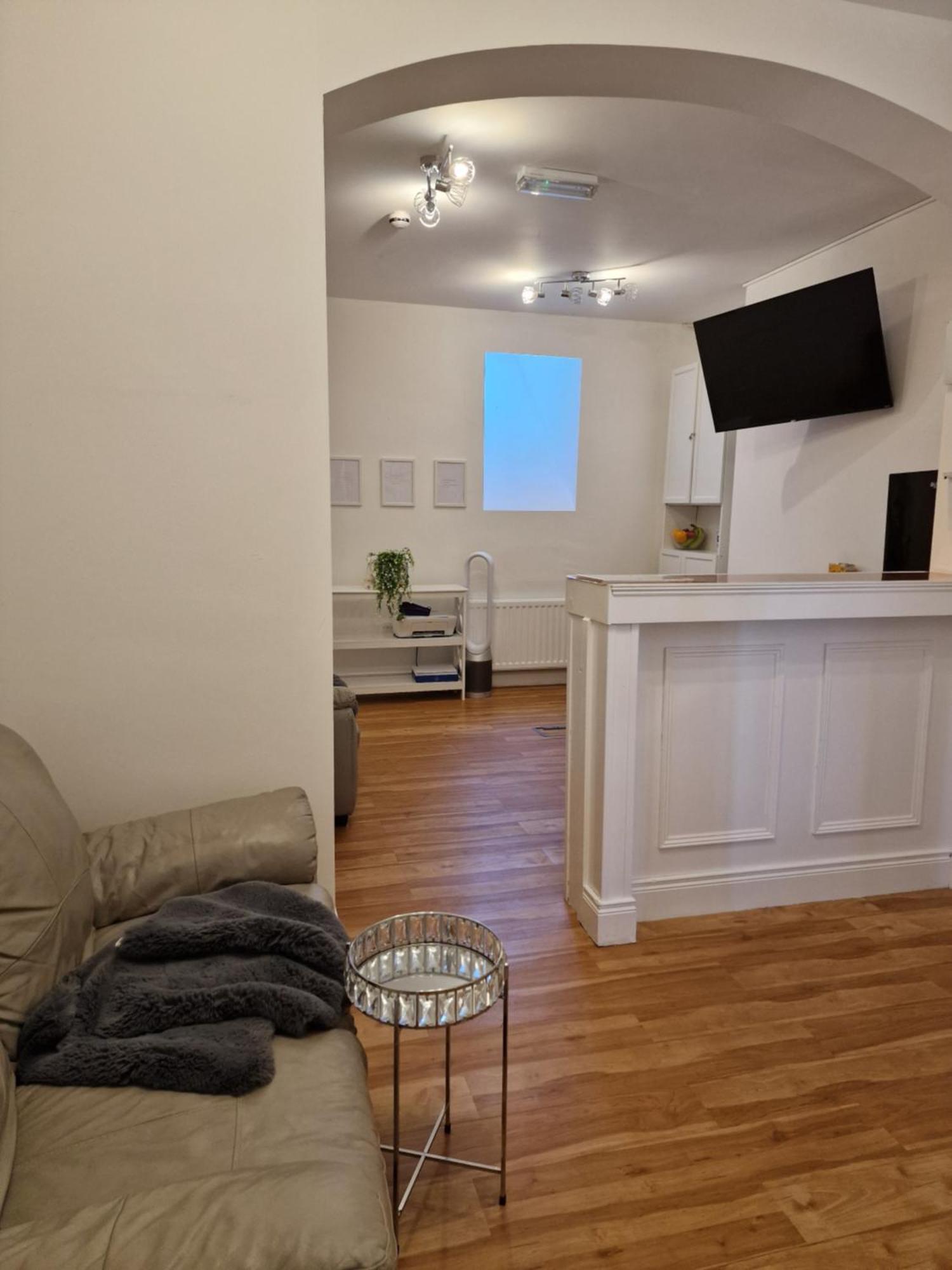 Ostello Aunty Katie'S House, Ni Tourist Board Certified & Located On The Main Oldpark Road To Belfast, With Free Continental Breakfast & Free Ultra Fast Sky Internet, Free Sky Sports & Free Sky Cinema, Self-Check In After 10Pm Gmt Esterno foto