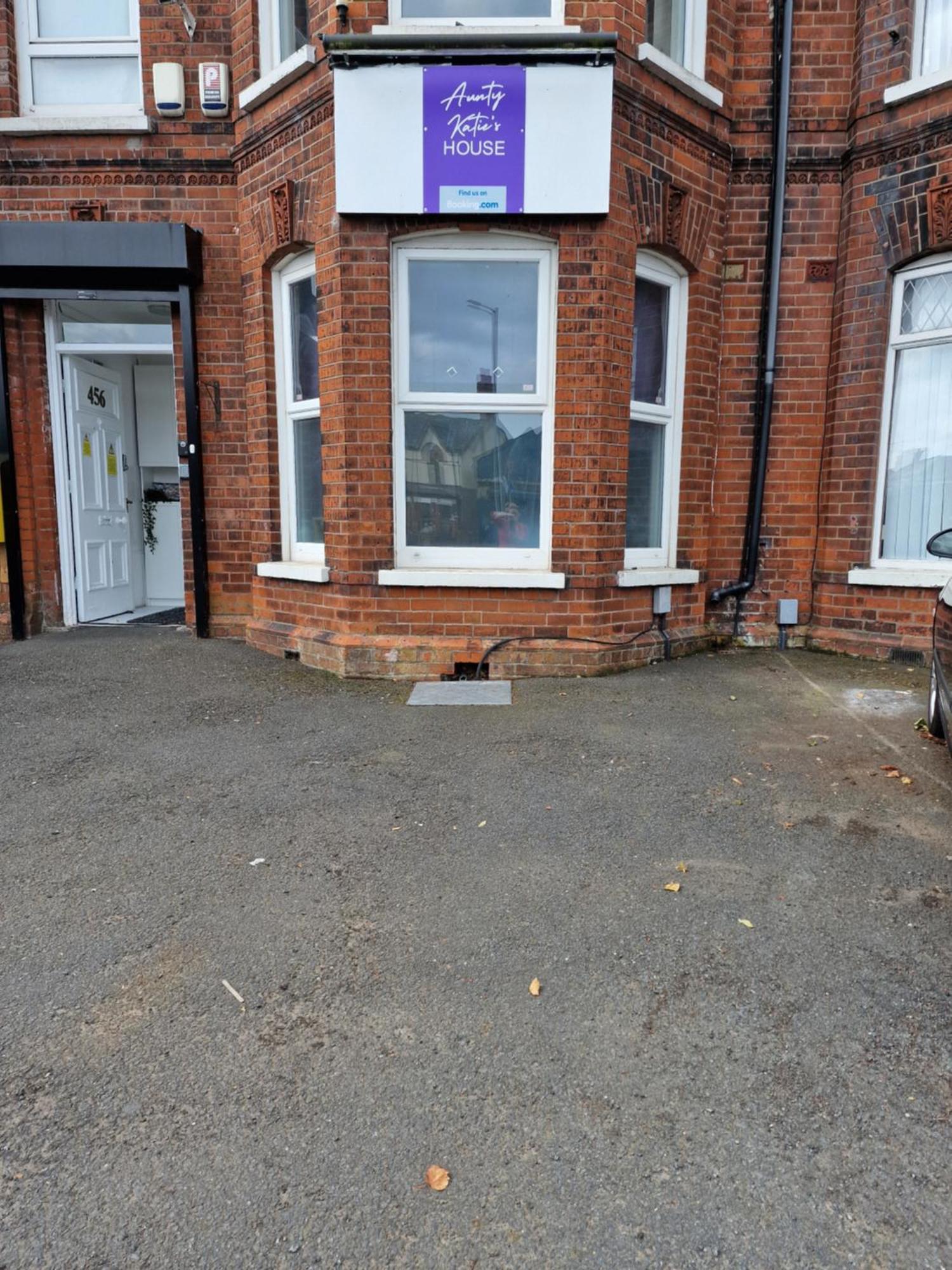 Ostello Aunty Katie'S House, Ni Tourist Board Certified & Located On The Main Oldpark Road To Belfast, With Free Continental Breakfast & Free Ultra Fast Sky Internet, Free Sky Sports & Free Sky Cinema, Self-Check In After 10Pm Gmt Esterno foto