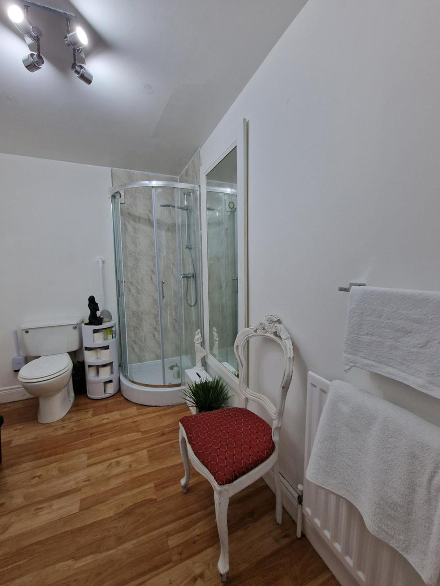 Ostello Aunty Katie'S House, Ni Tourist Board Certified & Located On The Main Oldpark Road To Belfast, With Free Continental Breakfast & Free Ultra Fast Sky Internet, Free Sky Sports & Free Sky Cinema, Self-Check In After 10Pm Gmt Esterno foto