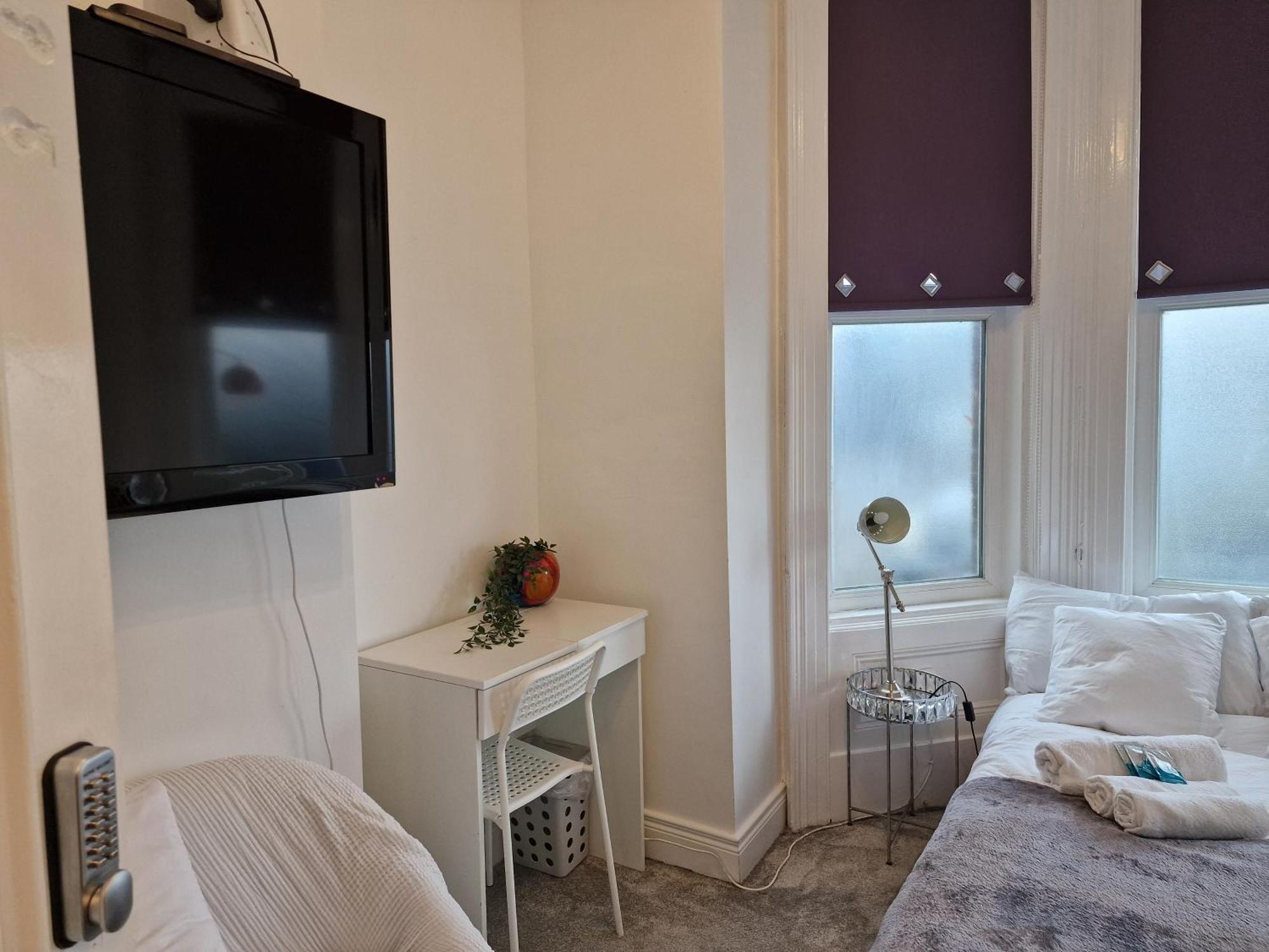 Ostello Aunty Katie'S House, Ni Tourist Board Certified & Located On The Main Oldpark Road To Belfast, With Free Continental Breakfast & Free Ultra Fast Sky Internet, Free Sky Sports & Free Sky Cinema, Self-Check In After 10Pm Gmt Esterno foto