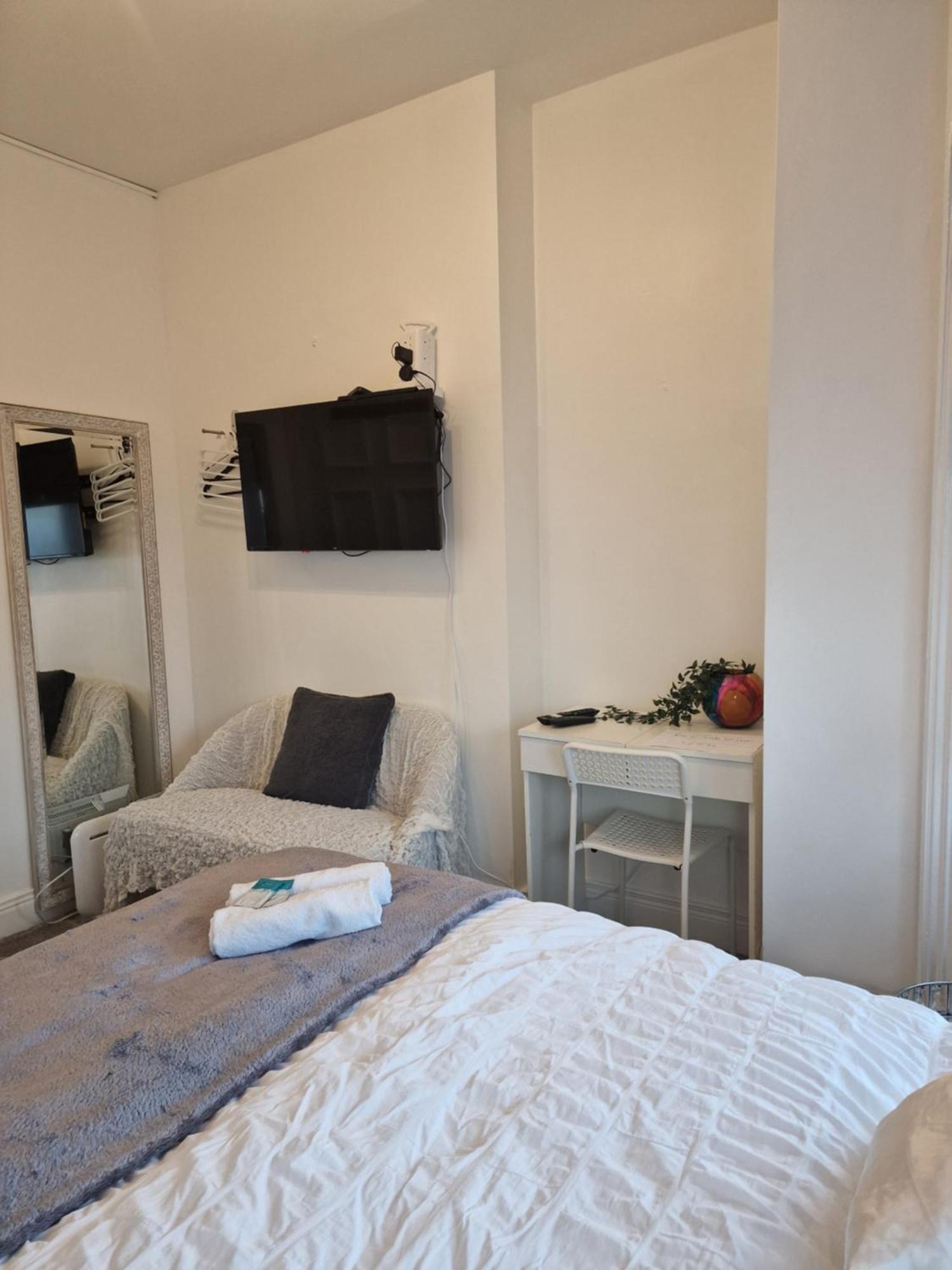 Ostello Aunty Katie'S House, Ni Tourist Board Certified & Located On The Main Oldpark Road To Belfast, With Free Continental Breakfast & Free Ultra Fast Sky Internet, Free Sky Sports & Free Sky Cinema, Self-Check In After 10Pm Gmt Esterno foto