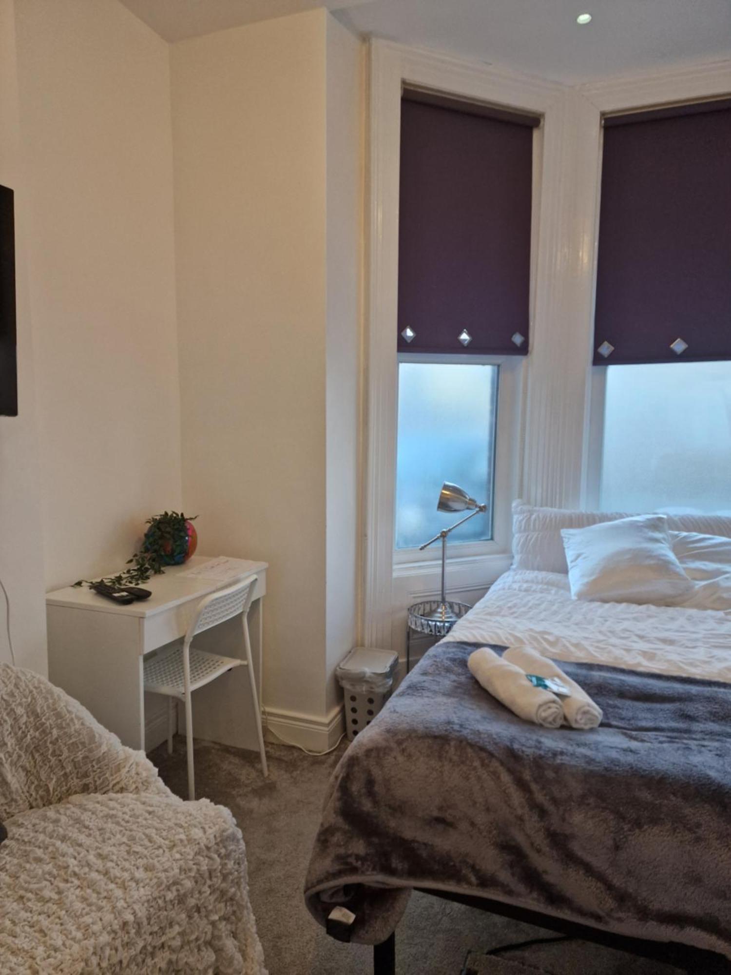Ostello Aunty Katie'S House, Ni Tourist Board Certified & Located On The Main Oldpark Road To Belfast, With Free Continental Breakfast & Free Ultra Fast Sky Internet, Free Sky Sports & Free Sky Cinema, Self-Check In After 10Pm Gmt Esterno foto