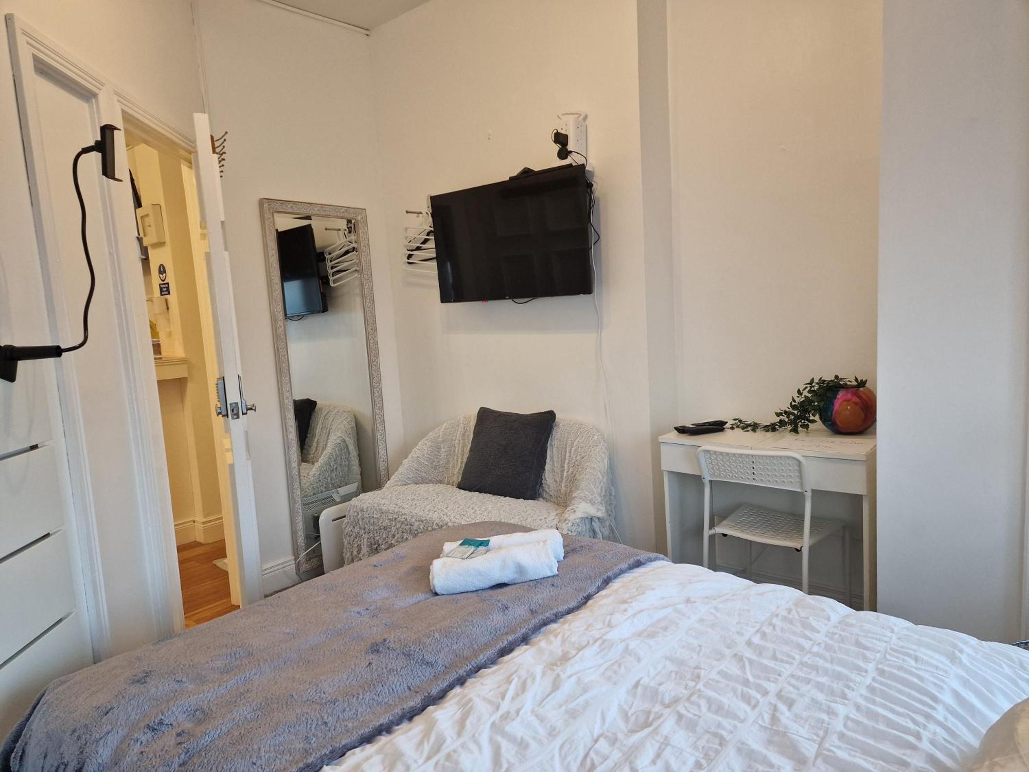 Ostello Aunty Katie'S House, Ni Tourist Board Certified & Located On The Main Oldpark Road To Belfast, With Free Continental Breakfast & Free Ultra Fast Sky Internet, Free Sky Sports & Free Sky Cinema, Self-Check In After 10Pm Gmt Esterno foto