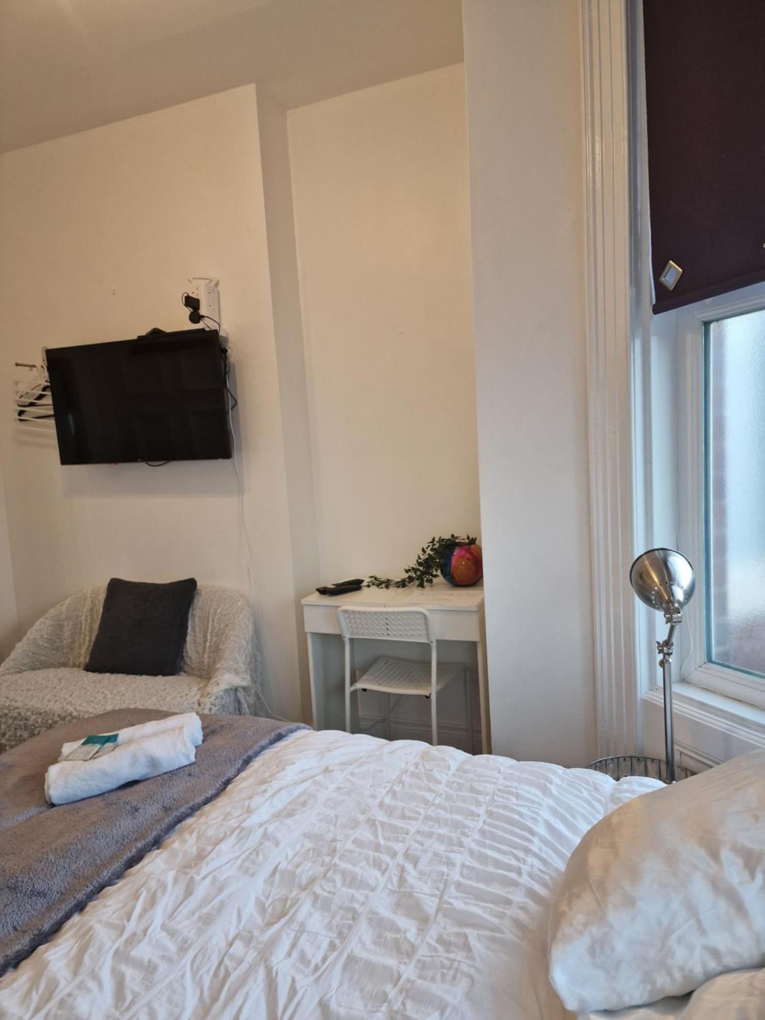 Ostello Aunty Katie'S House, Ni Tourist Board Certified & Located On The Main Oldpark Road To Belfast, With Free Continental Breakfast & Free Ultra Fast Sky Internet, Free Sky Sports & Free Sky Cinema, Self-Check In After 10Pm Gmt Esterno foto